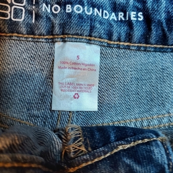 No Boundaries NWT Size 5 super High Rise Destressed jeans - Picture 4 of 12